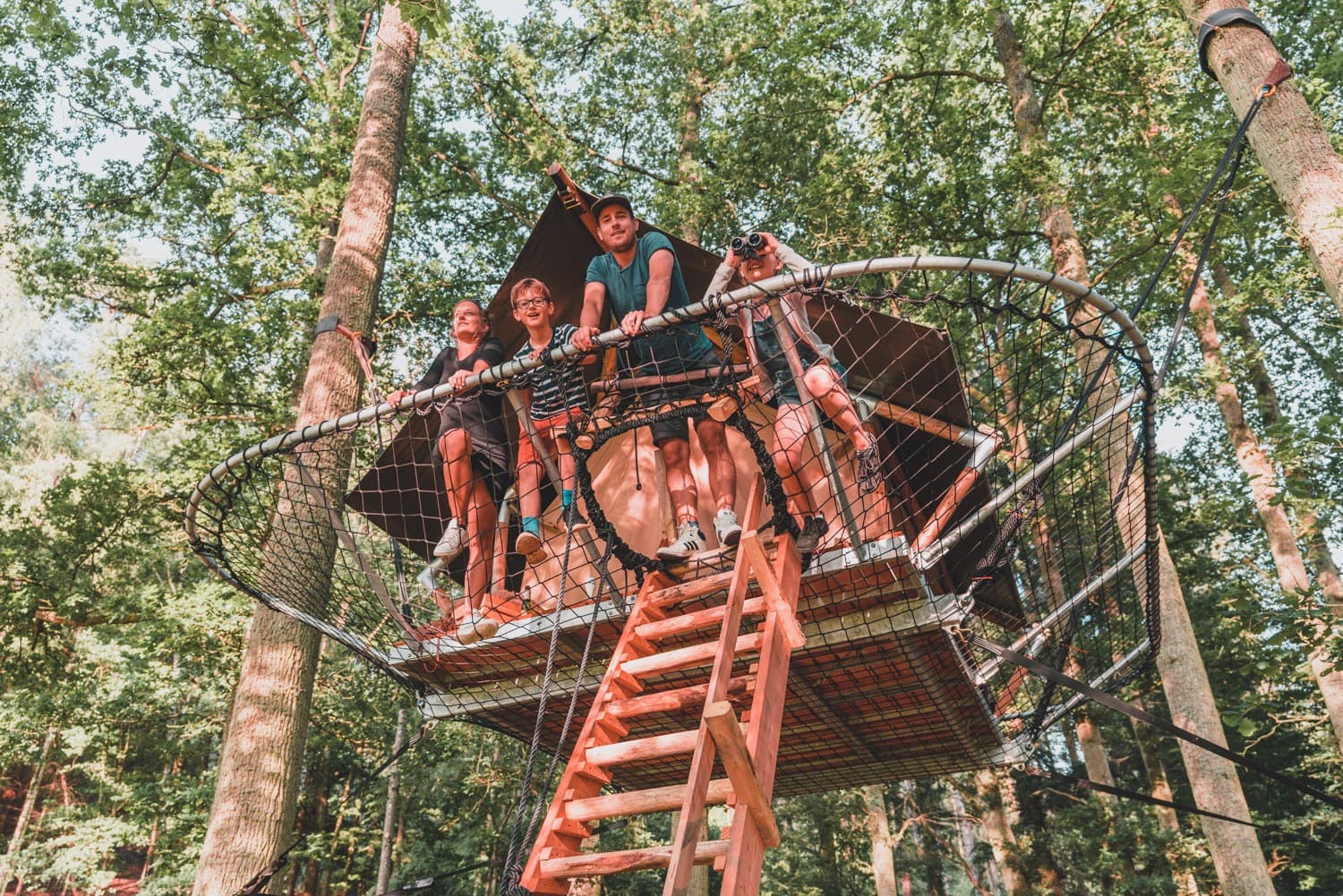 kamperen in een boomhut